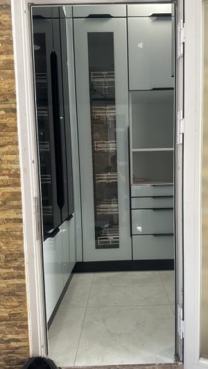 z5518384877283 615ca9729b7972559ffece7afdf30e00 - TỦ BẾP INOX CÁNH KÍNH TỦ DƯỚI