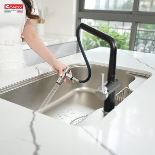 voi rua bat day rut Konox Volta Black 1 600x600 1 - VÒI RỬA KONOX VOLTA BLACK