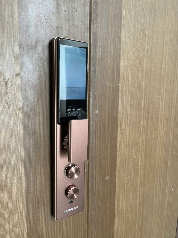 khoa dien tu kassler kl 899 cnc coffee 1 - Khóa điện tử Kassler KL-899 CNC Coffee APP, Face ID tiêu chuẩn Đức khoa dien tu kassler kl 899 cnc coffee 1 - Khóa điện tử Kassler KL-899 CNC Coffee APP, Face ID tiêu chuẩn Đức