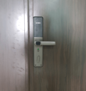 khoa van tay bosch id 30bkb 4 1 - KHÓA CỬA ĐIỆN TỬ BOSCH ID 30BKB MÀU ĐEN