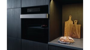 oraito17 ambient black oven 980x550 2 - Lò nướng Gorenje BO658ORAB