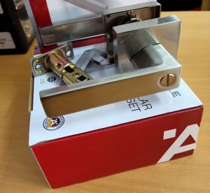 tay nam gat hafele 499 2 - Bộ tay nắm cửa vệ sinh Hafele DIY 499.63.973