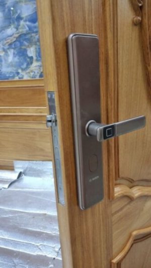 z2251030910353 1704770d5c5975a6c120ec12b00bf46e 1 - Khóa vân tay Bosch ID 30BK màu đồng