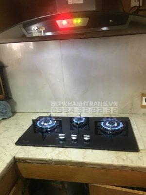 z3190941452872 5483be471660f13f04d9421efee4c0c8 1 - Bếp gas âm Rinnai RVB-312BG 3 lò, Đầu hâm ngắt gas tự động