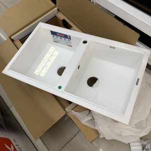 z3339877432629 0b54a1019d19e40483cb39ff4dd7776c scaled 1 1 - Granite sink Phoenix 860 White SilverSiphon, giá úp bát inox KONOX