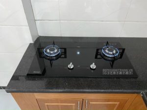 z3351163094559 96580c6dddf8223570907a99b272a6e5 - Bếp Gas Âm Rinnai RVB-212BG