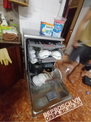 z3491011332749 bec64065ca3da8168f984af033df7cc6 scaled 1 - MÁY RỬA BÁT BOSCH SMS4ECI14E SERIE4 TỰ HÉ CỬA SANG TRỌNG VÀ HIỆN ĐẠI