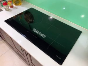 z3538133825404 7c83228cfef4b76f4c469989f574d9ad - BẾP TỪ KẾT HỢP ĐIỆN HAFELE 3 VÙNG NẤU HC-M773D 536.61.705