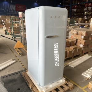 z3772664345863 748f830e607de599483307e1e3dd2127 scaled 1 - TỦ LẠNH SMEG, CỬA ĐƠN, ĐỘC LẬP, CỬA MỞ PHẢI, MÀU ĐỎ, 50’S STYLE FAB28RRD3 536.14.237