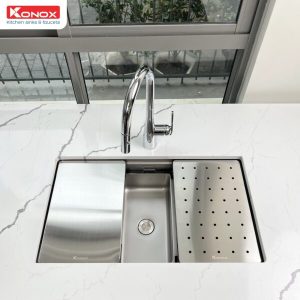 z3796664147815 2da2680b9157b6babccc3100504700af 1 - Chậu rửa bát Konox 1 hố DEKOR KN7644SU