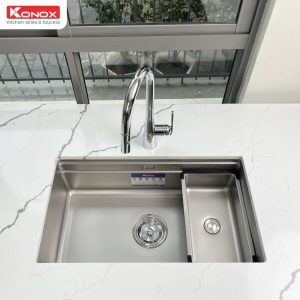 z3796664153537 5b70b5f160dc9e94866bff8a6c3166d6 1 - Chậu rửa bát Konox 1 hố DEKOR KN7644SU