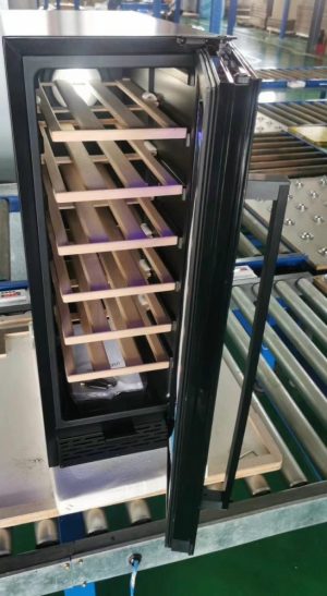 z4648731605864 f3f25cf76cbe3e595cfa50f4b056c6c8 - TỦ RƯỢU KAFF KF BW58L 24 CHAI