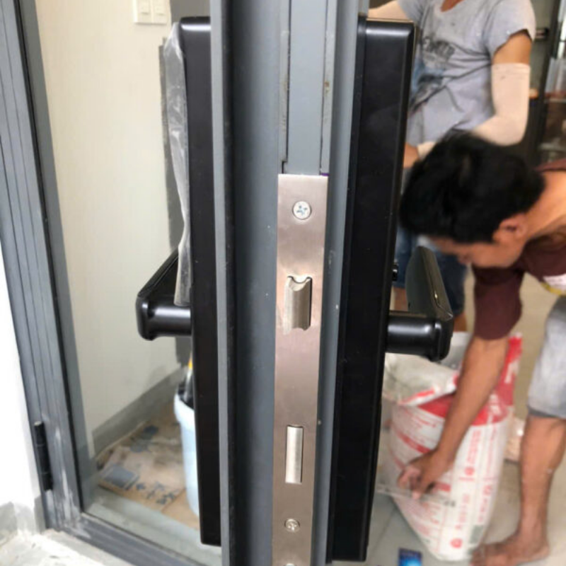 khoa van tay kassler kl 599 slide black app 3 - Khóa vân tay cửa nhôm Kassler KL-599 SLIDE BLACK APP tiêu chuẩn Đức Khóa vân tay cửa nhôm Kassler KL-599 SLIDE BLACK APP tiêu chuẩn Đức