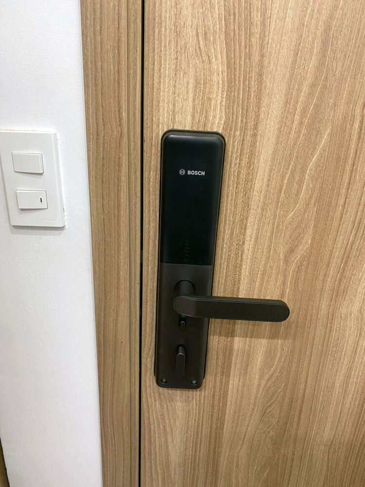 Khoa cua thong minh Bosch tay gat 1 - KHÓA VÂN TAY BOSCH ID60 AMBER GOLD APP Khoa cua thong minh Bosch tay gat 1 - KHÓA VÂN TAY BOSCH ID60 AMBER GOLD APP