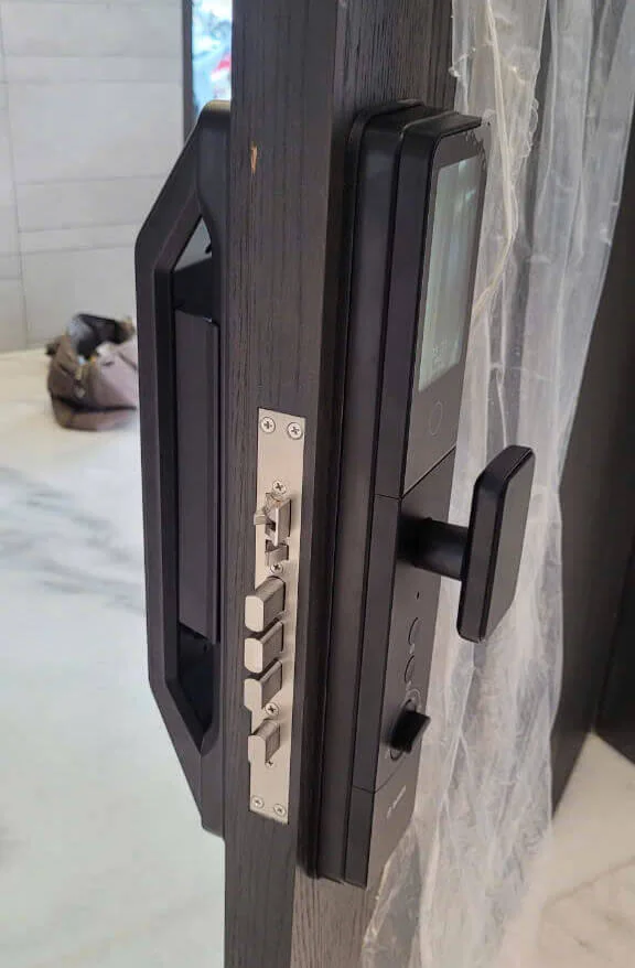 Khoa cua tu dong van tay thong minh Bosch 1 - KHÓA VÂN TAY BOSCH FU6 PLUS BLACK APP Khoa cua tu dong van tay thong minh Bosch 1 - KHÓA VÂN TAY BOSCH FU6 PLUS BLACK APP