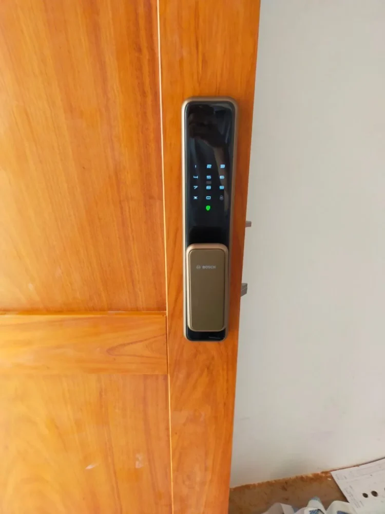 Khoa cua van tay Bosch chong pha khoa - KHÓA VÂN TAY BOSCH EL600F AMBER GOLD APP KHÓA VÂN TAY BOSCH EL600F AMBER GOLD APP