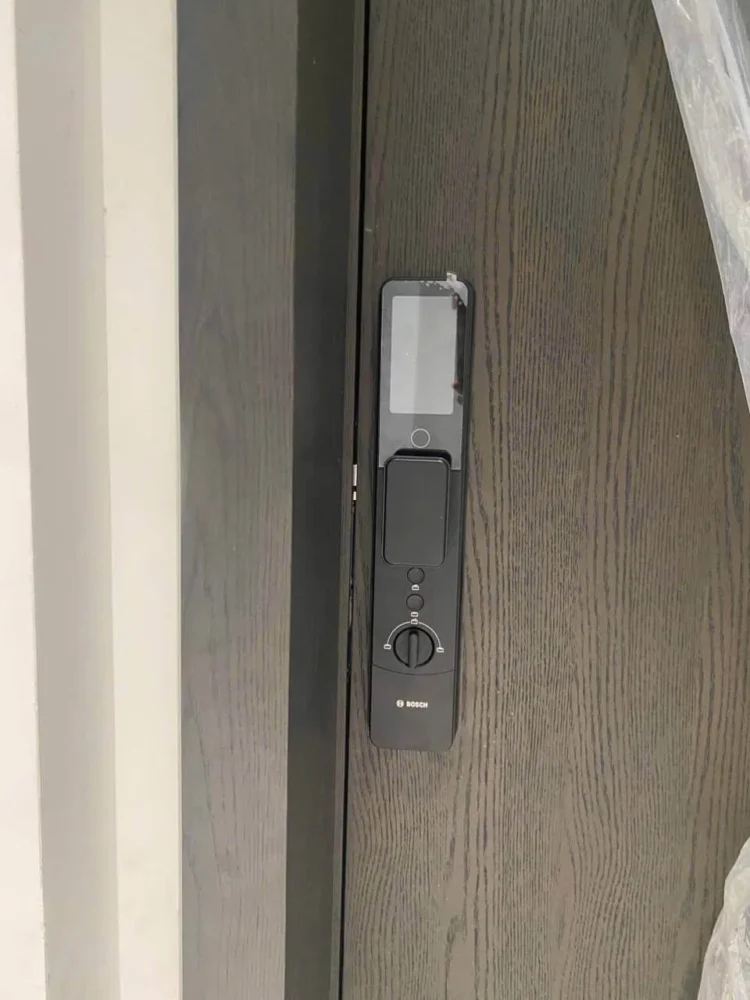 Khoa cua van tay Bosch hien dai - KHÓA VÂN TAY BOSCH FU6 PLUS BLACK APP KHÓA VÂN TAY BOSCH FU6 PLUS BLACK APP