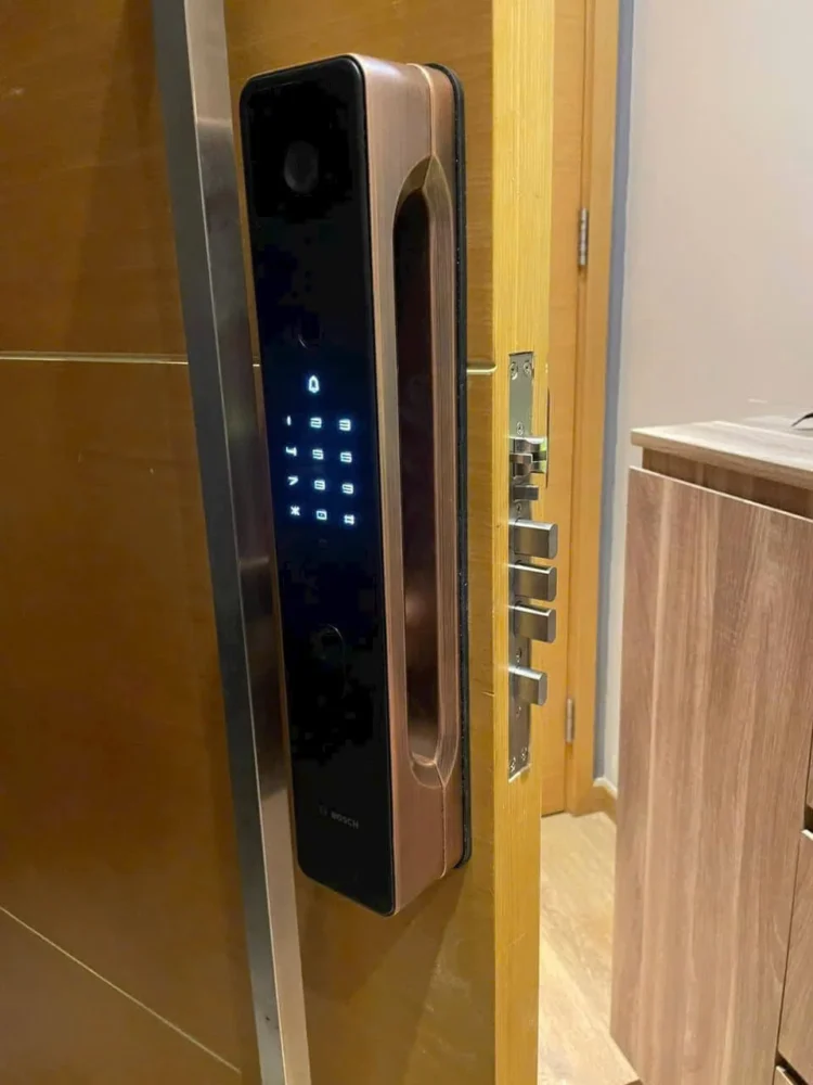 Khoa cua van tay tu dong Bosch mo khoa bang tinh mach 1 - KHÓA VÂN TAY BOSCH FU8 PLUS EU RED BRONZE APP Khoa cua van tay tu dong Bosch mo khoa bang tinh mach 1 - KHÓA VÂN TAY BOSCH FU8 PLUS EU RED BRONZE APP