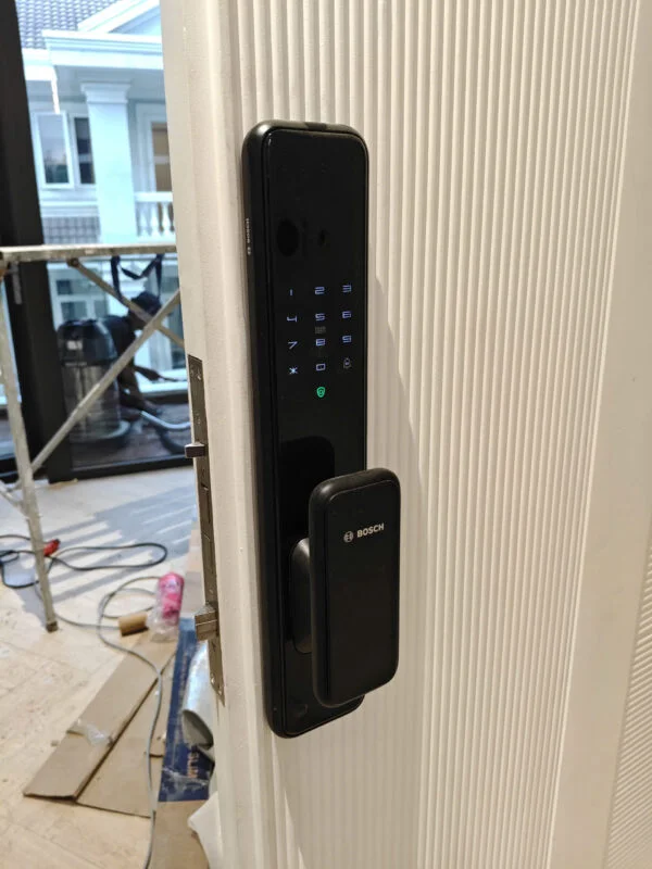 khoa dien tu cua go bosch EL600 EU 1 600x800 2 - KHÓA VÂN TAY BOSCH EL600 BLACK khoa dien tu cua go bosch EL600 EU 1 600x800 2 - KHÓA VÂN TAY BOSCH EL600 BLACK