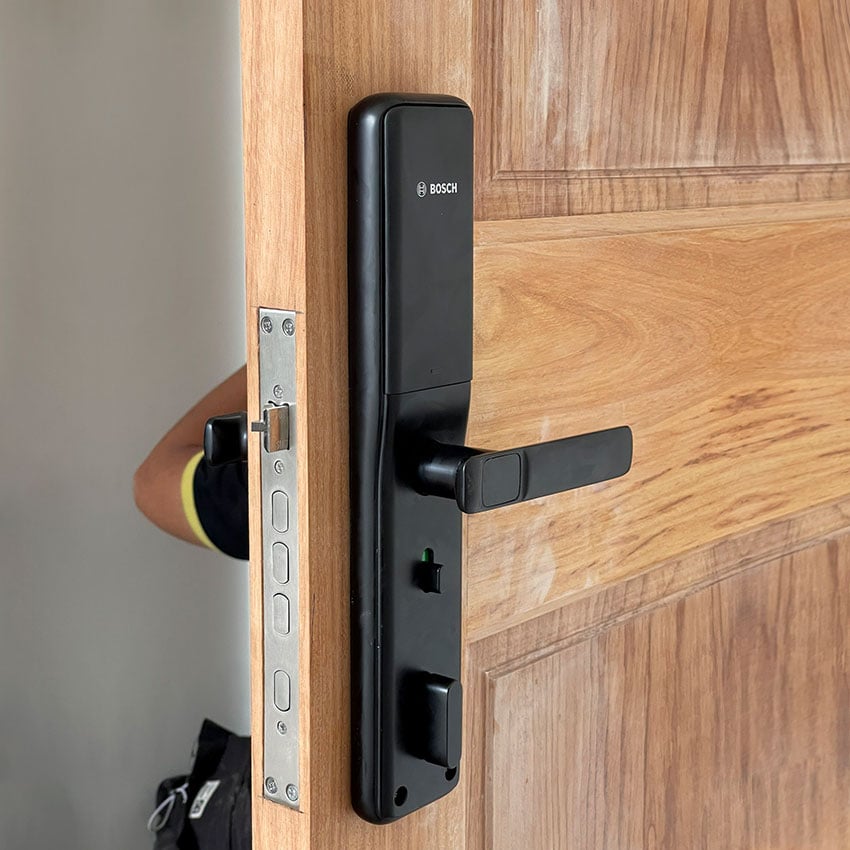 thiet bi so thong minh lap dat khoa bosch id 30b anh san pham 3 a49d5f61d4604d15aeeb4371231cc563 - KHÓA VÂN TAY BOSCH ID30B BLACK KHÓA VÂN TAY BOSCH ID30B BLACK