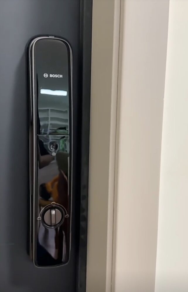 z5714960092406 6a1ad1f98402968cb28254ebe1406f0d - KHÓA VÂN TAY BOSCH EL800X EU BLACK KHÓA VÂN TAY BOSCH EL800X EU BLACK